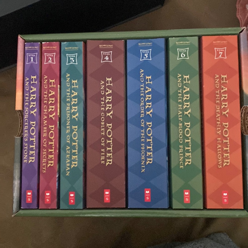Harry Potter complete series. 7 books